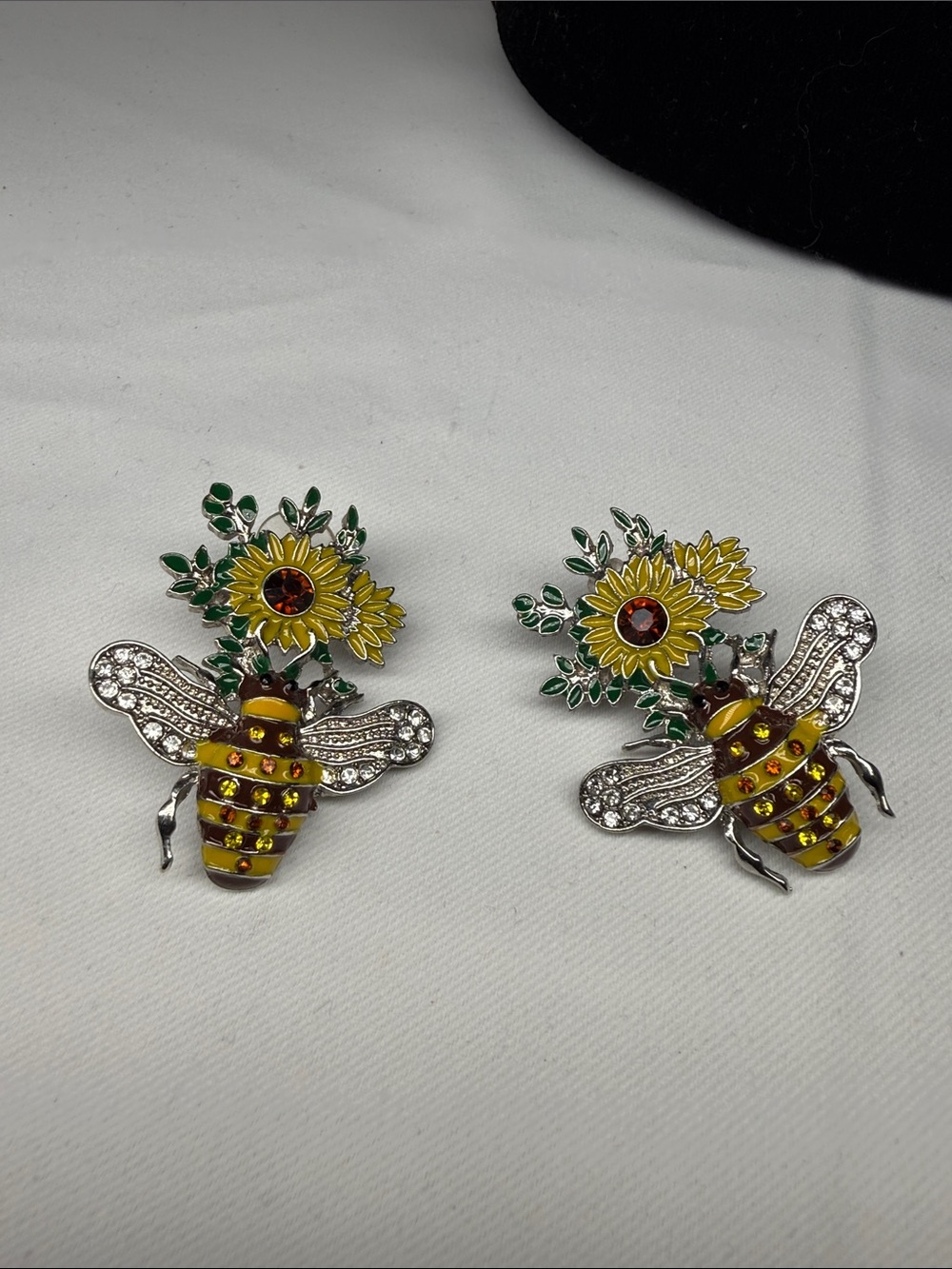 Sassy Jones Broach Necklace & Earrings - Picture 8 of 9